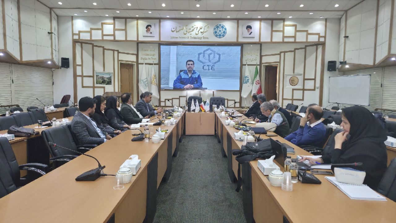 حضور پالایش قطران ذغالسنگ در شهرك علمی و تحقیقاتی اصفهان جهت ارزیابی پذیرش به‌عنوان شركت فناور